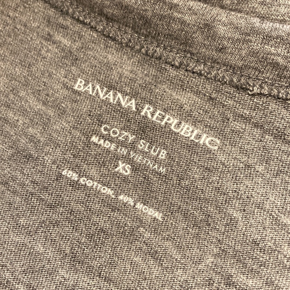 Banana Republic Gray V Neck T Shirt Size XS - Picture 2 of 9